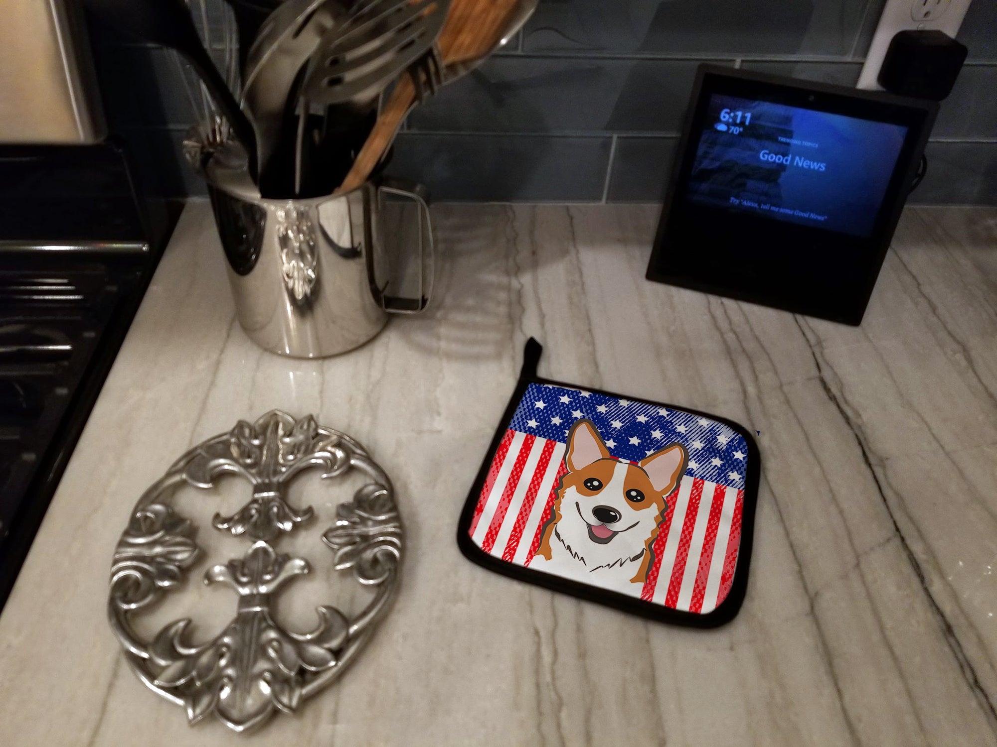 American Flag and Red Corgi Pot Holder Set of 2 Heat Resistant Quilted Hot Pads 7.5 x 7.5 Inch, Insulated Kitchen Trivets for Cooking & Baking