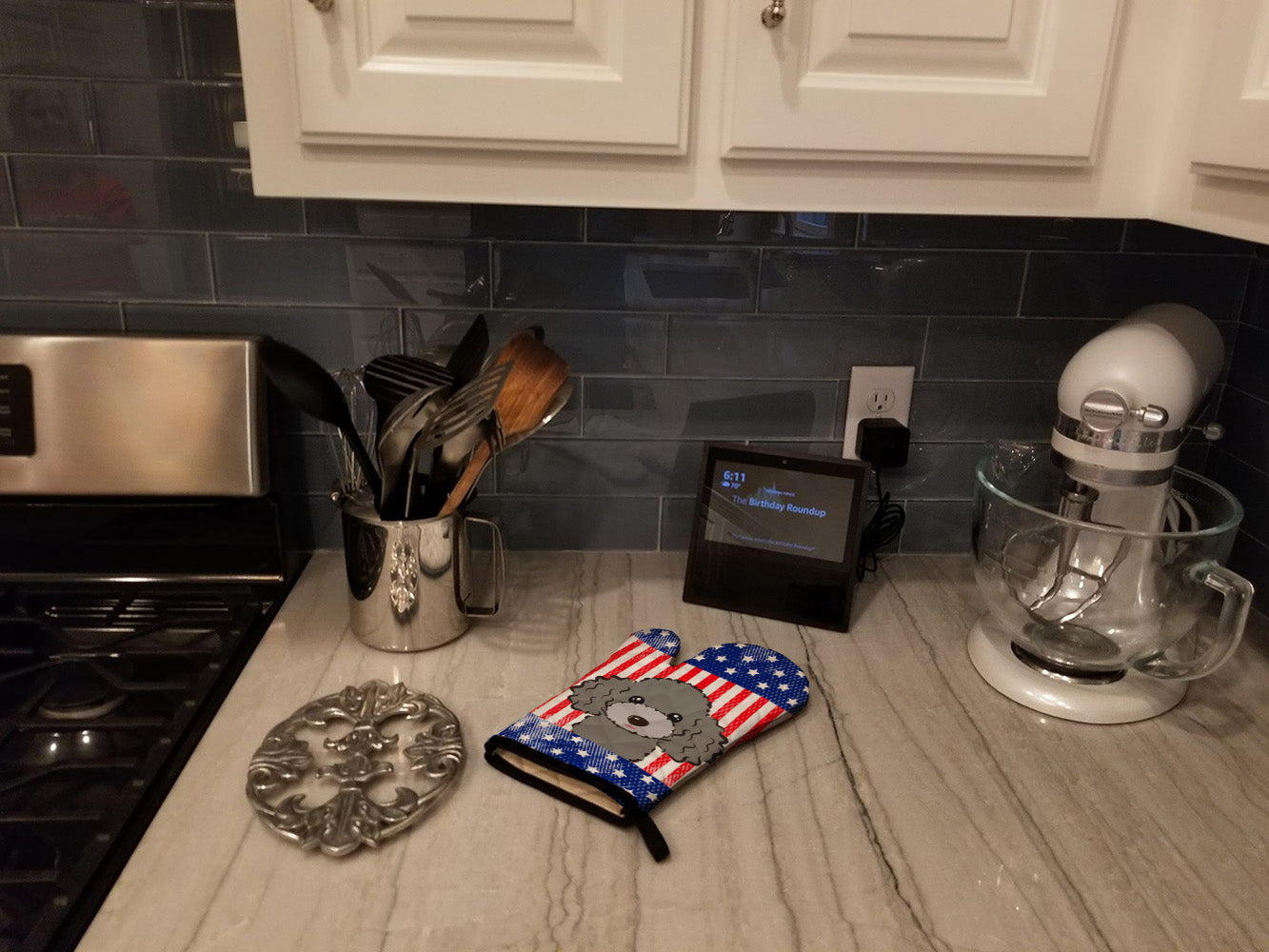 American Flag and Silver Gray Poodle Oven Mitt Heat Resistant Thick Oven Mitt for Hot Pans and Oven, Kitchen Mitt Protect Hands, Cooking Baking Glove