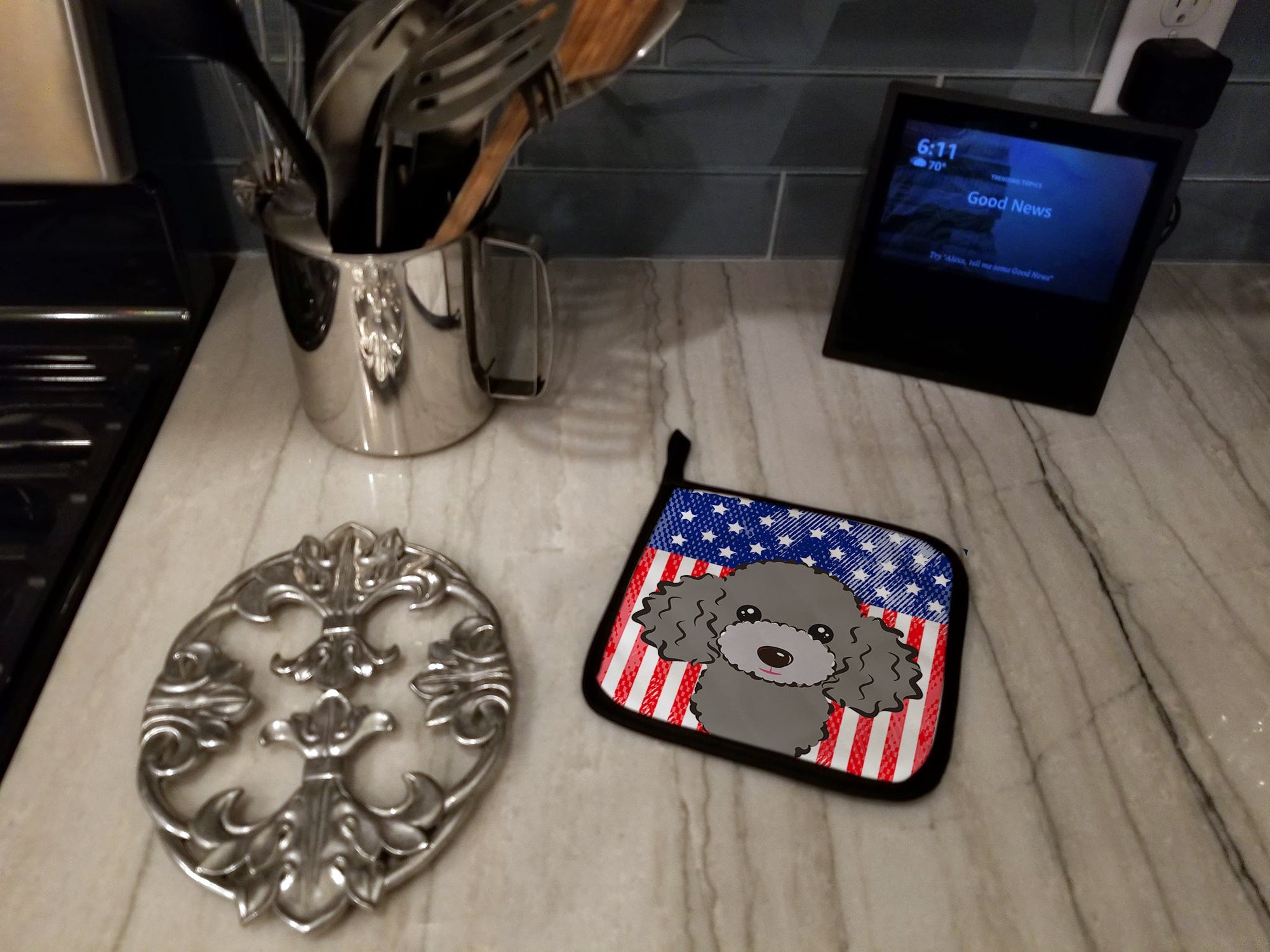 American Flag and Silver Gray Poodle Pot Holder Set of 2 Heat Resistant Quilted Hot Pads 7.5 x 7.5 Inch, Insulated Kitchen Trivets for Cooking & Baking