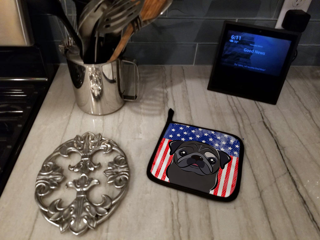 American Flag and Black Pug Pot Holder Set of 2 Heat Resistant Quilted Hot Pads 7.5 x 7.5 Inch, Insulated Kitchen Trivets for Cooking & Baking