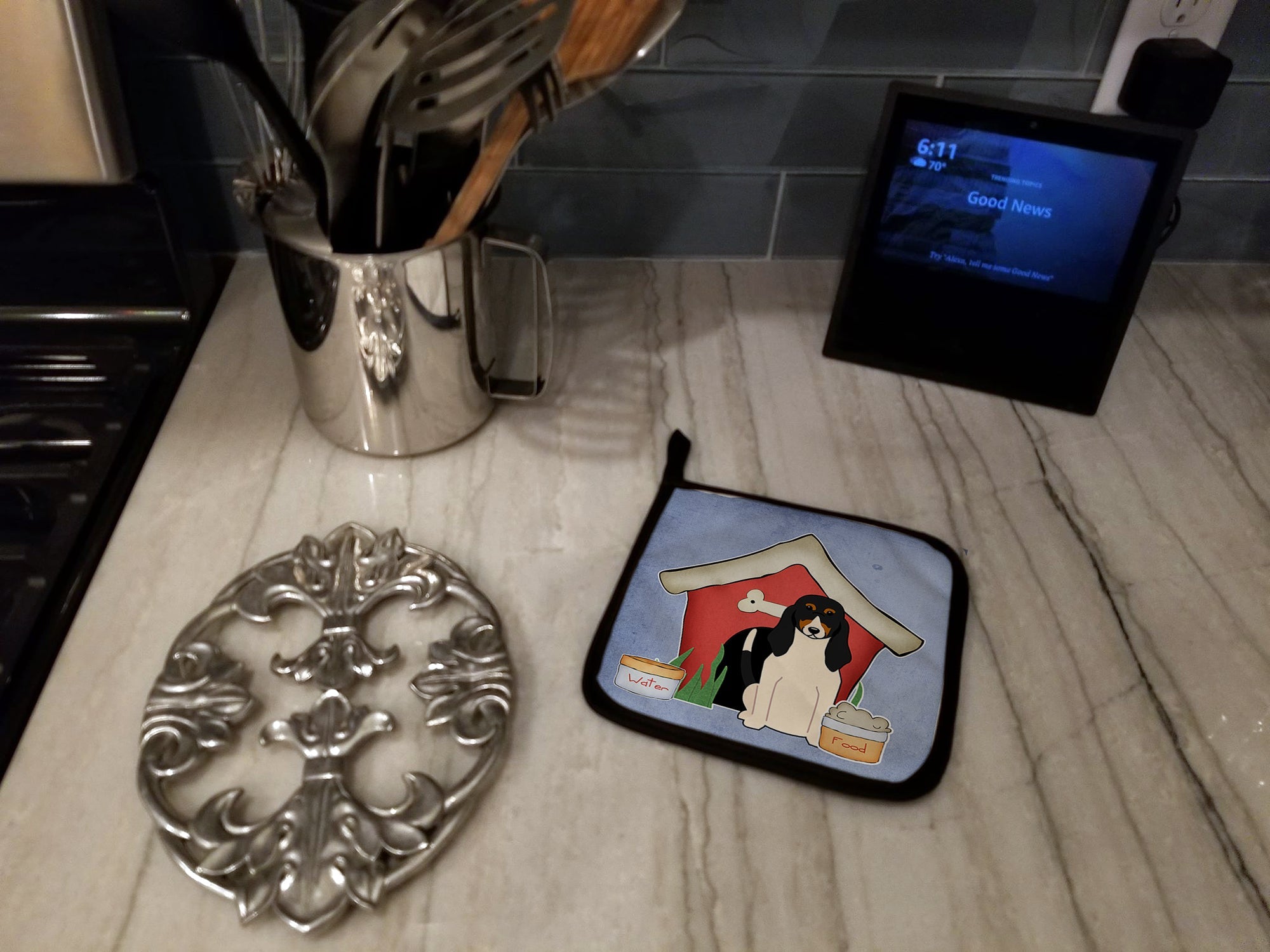 Dog House Collection Swiss Hound Pot Holder Set of 2 Heat Resistant Quilted Hot Pads 7.5 x 7.5 Inch, Insulated Kitchen Trivets for Cooking & Baking