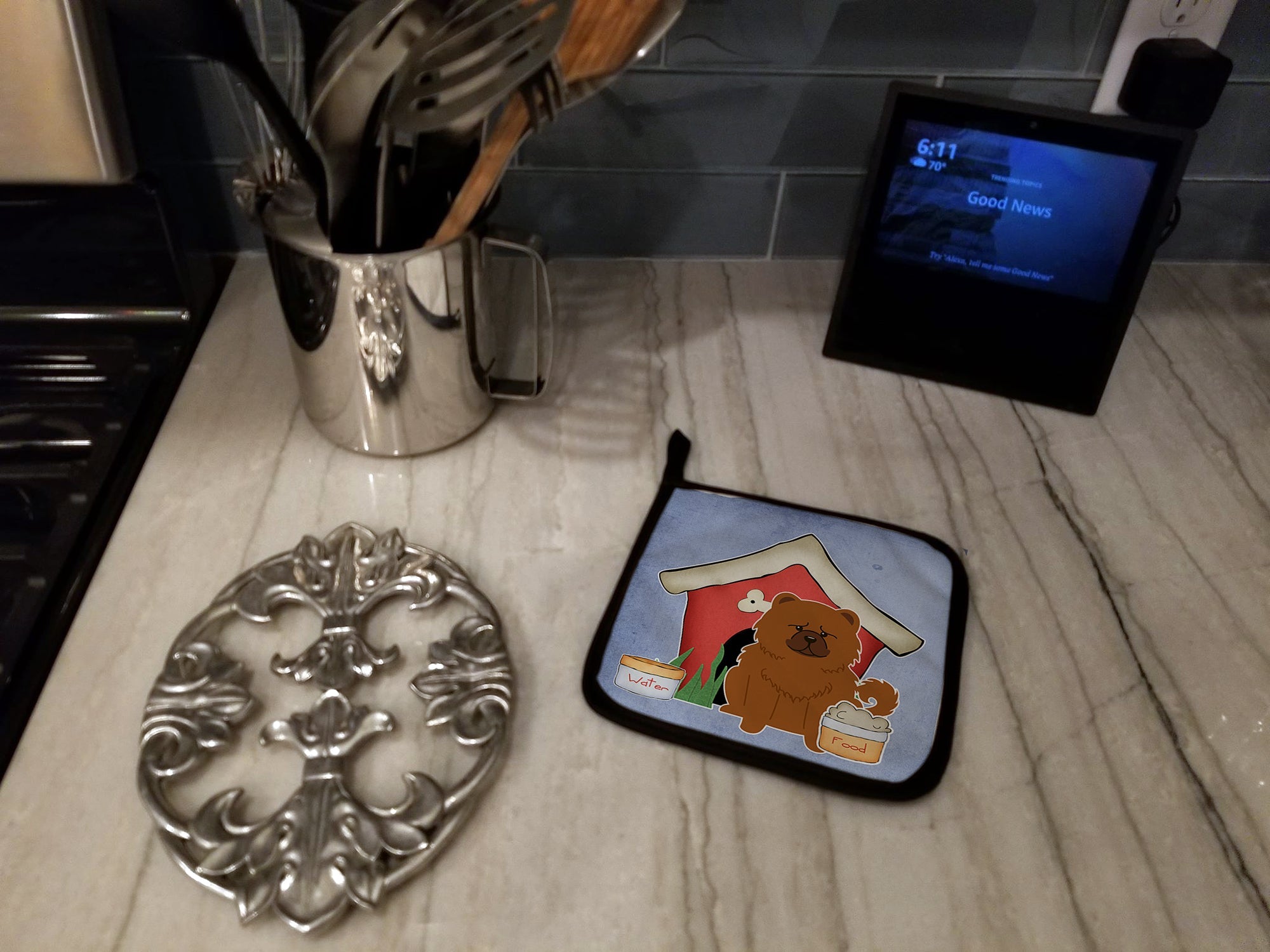 Dog House Collection Chow Chow Red Pot Holder Set of 2 Heat Resistant Quilted Hot Pads 7.5 x 7.5 Inch, Insulated Kitchen Trivets for Cooking & Baking