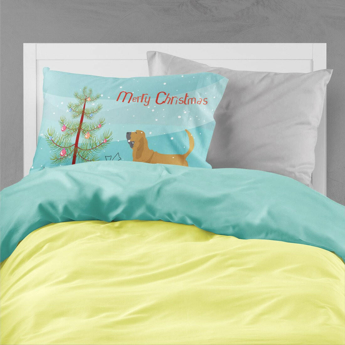 Bloodhound Merry Christmas Tree Standard Pillowcase Lightweight Super Soft Easy Care Decorative Artwork Pillowcase, Standard
