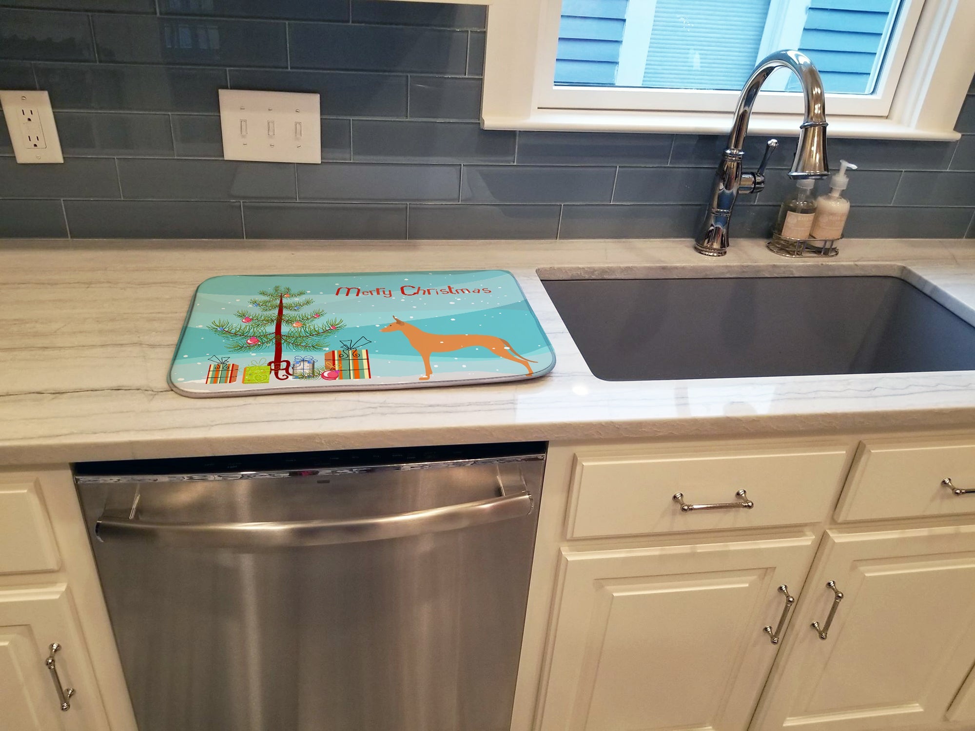 Pharaoh Hound Merry Christmas Tree Dish Drying Mat Absorbent Dish Drying Mat Pad for Kitchen Counter Dish Drainer Mat for Countertop, 14 x 21", Multicolor