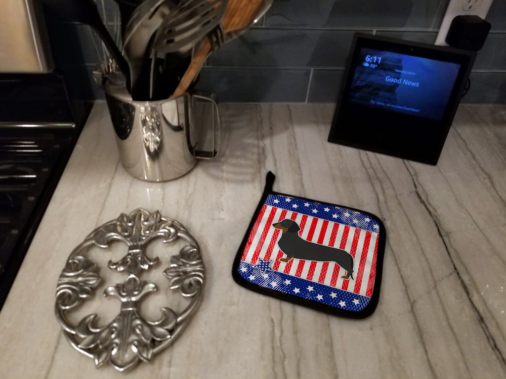 USA Patriotic Dachshund Pot Holder Set of 2 Heat Resistant Quilted Hot Pads 7.5 x 7.5 Inch, Insulated Kitchen Trivets for Cooking & Baking