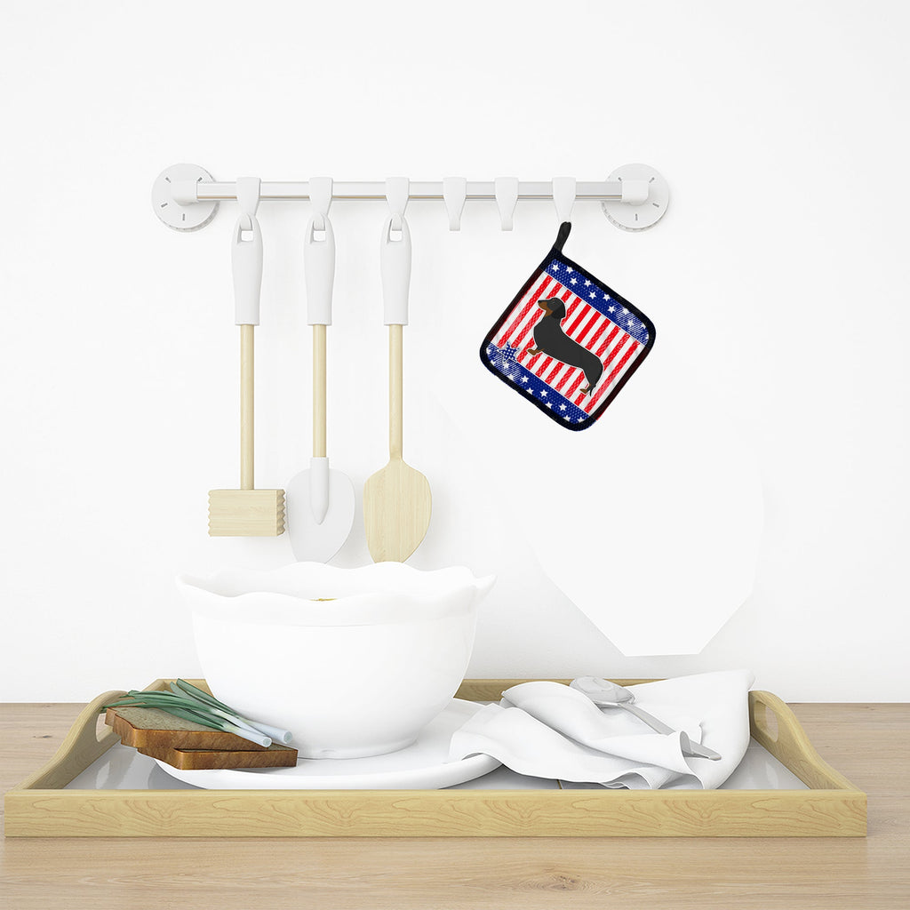 USA Patriotic Dachshund Pot Holder Set of 2 Heat Resistant Quilted Hot Pads 7.5 x 7.5 Inch, Insulated Kitchen Trivets for Cooking & Baking