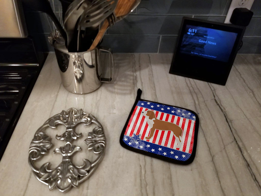 USA Patriotic Spanish Hound Pot Holder Set of 2 Heat Resistant Quilted Hot Pads 7.5 x 7.5 Inch, Insulated Kitchen Trivets for Cooking & Baking