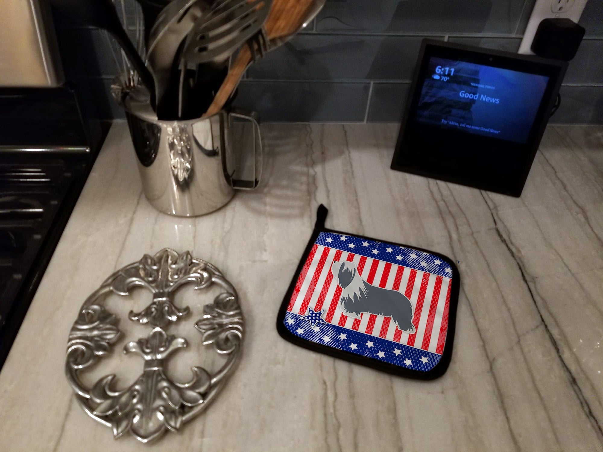 USA Patriotic Bearded Collie Pot Holder Set of 2 Heat Resistant Quilted Hot Pads 7.5 x 7.5 Inch, Insulated Kitchen Trivets for Cooking & Baking