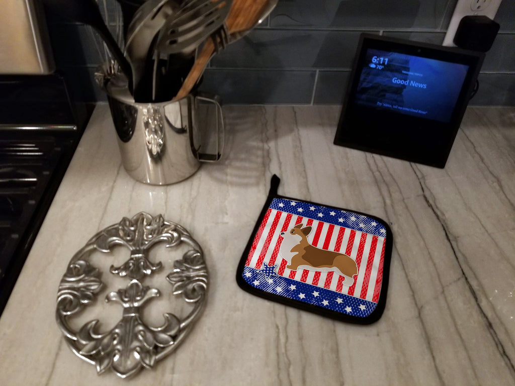USA Patriotic Corgi Pot Holder Set of 2 Heat Resistant Quilted Hot Pads 7.5 x 7.5 Inch, Insulated Kitchen Trivets for Cooking & Baking