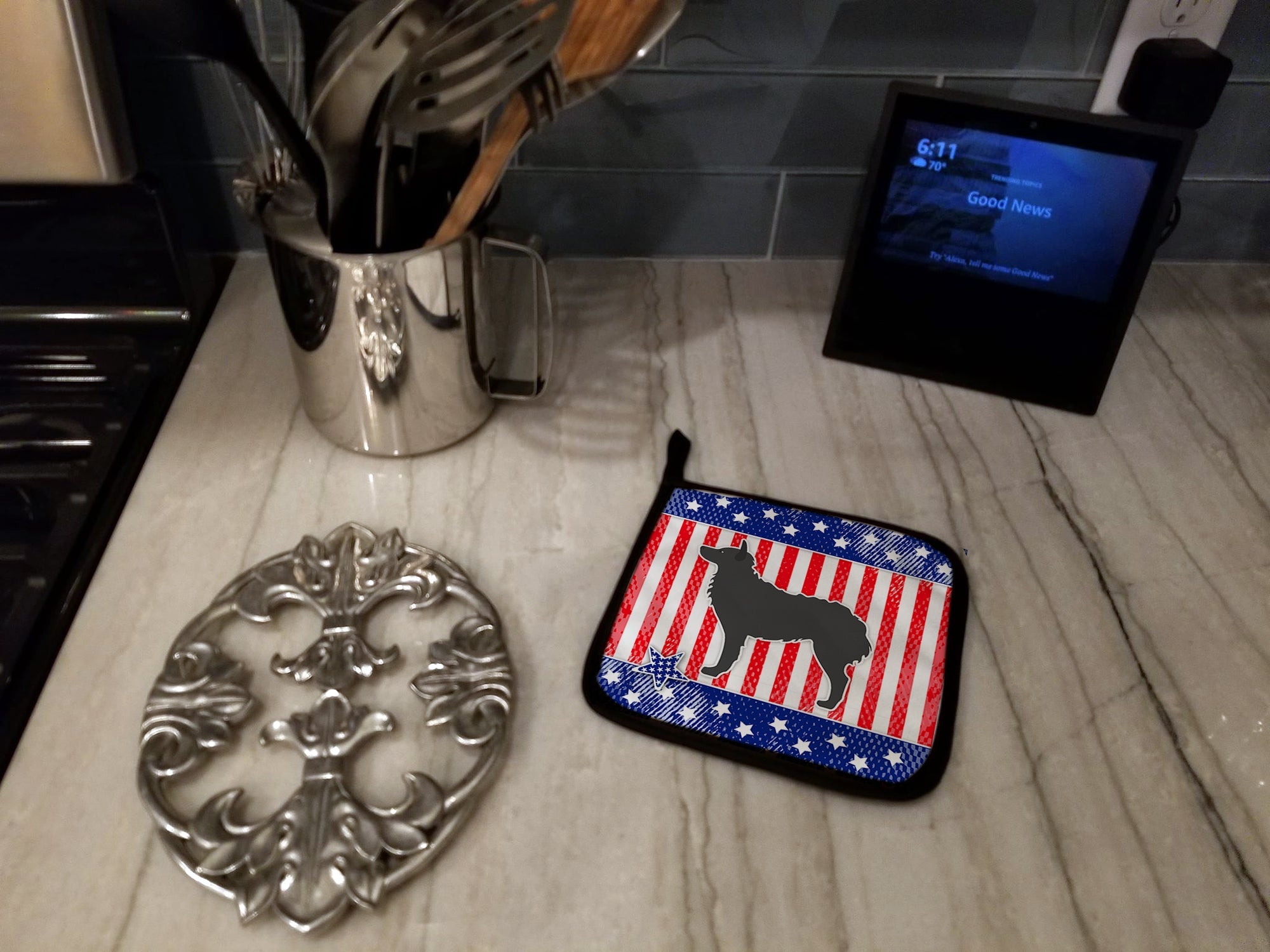 USA Patriotic Croatian Sheepdog Pot Holder Set of 2 Heat Resistant Quilted Hot Pads 7.5 x 7.5 Inch, Insulated Kitchen Trivets for Cooking & Baking