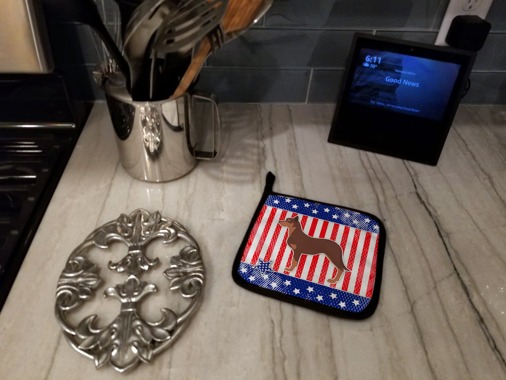 USA Patriotic Australian Kelpie Dog Pot Holder Set of 2 Heat Resistant Quilted Hot Pads 7.5 x 7.5 Inch, Insulated Kitchen Trivets for Cooking & Baking