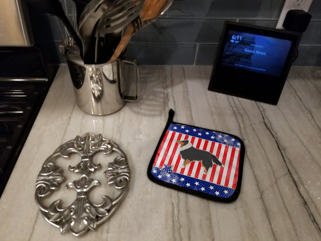 USA Patriotic Sheltie/Shetland Sheepdog Pot Holder Set of 2 Heat Resistant Quilted Hot Pads 7.5 x 7.5 Inch, Insulated Kitchen Trivets for Cooking & Baking