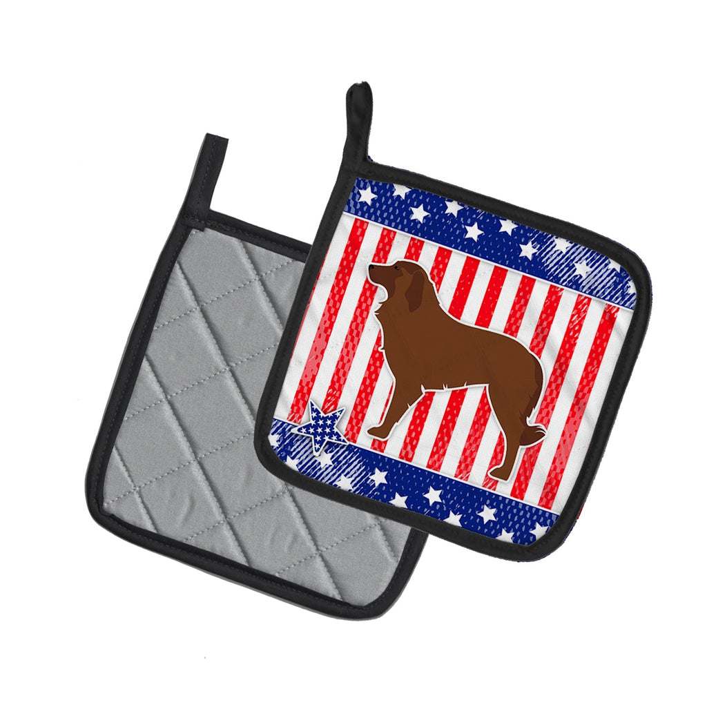 USA Patriotic Portuguese Sheepdog Dog Pot Holder Set of 2 Heat Resistant Quilted Hot Pads 7.5 x 7.5 Inch, Insulated Kitchen Trivets for Cooking & Baking