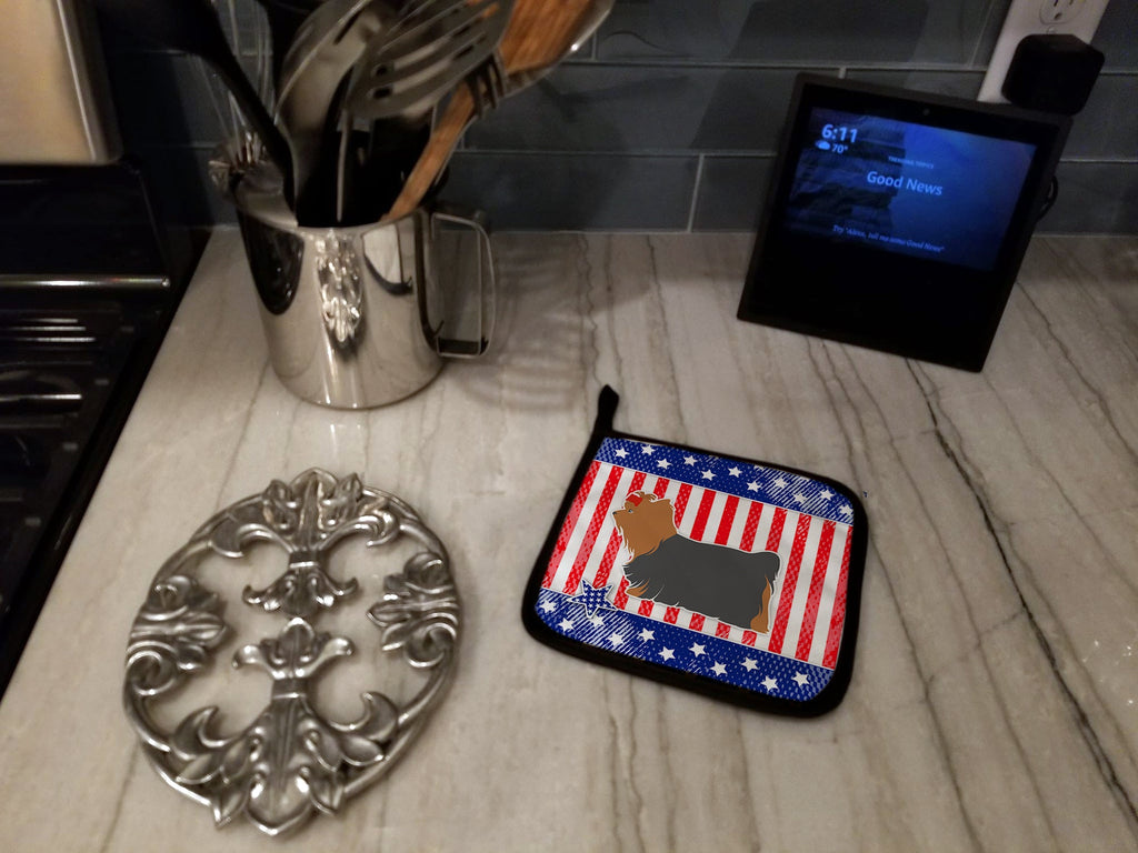 USA Patriotic Yorkshire Terrier Yorkie Pot Holder Set of 2 Heat Resistant Quilted Hot Pads 7.5 x 7.5 Inch, Insulated Kitchen Trivets for Cooking & Baking