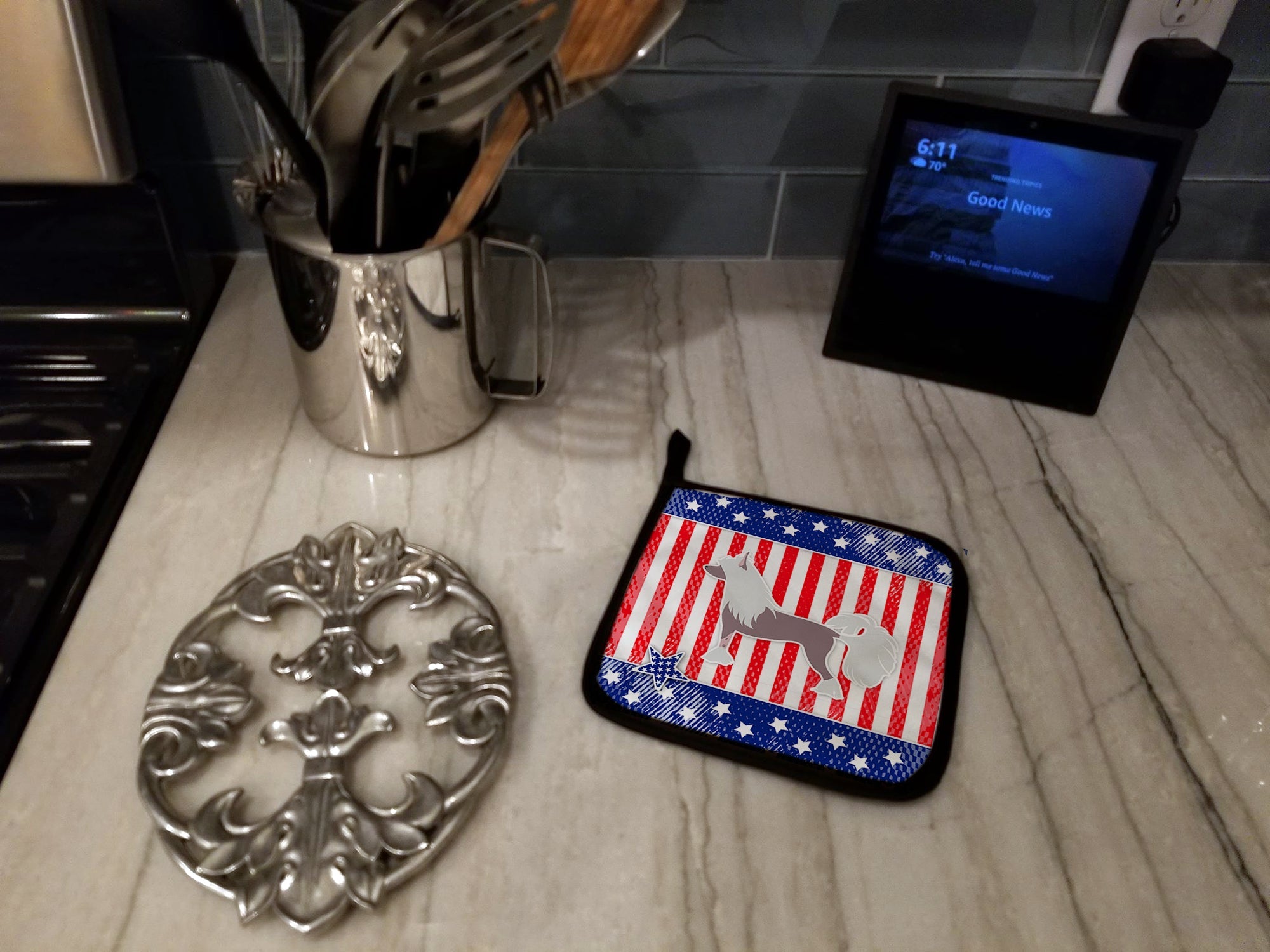 USA Patriotic Chinese Crested Pot Holder Set of 2 Heat Resistant Quilted Hot Pads 7.5 x 7.5 Inch, Insulated Kitchen Trivets for Cooking & Baking