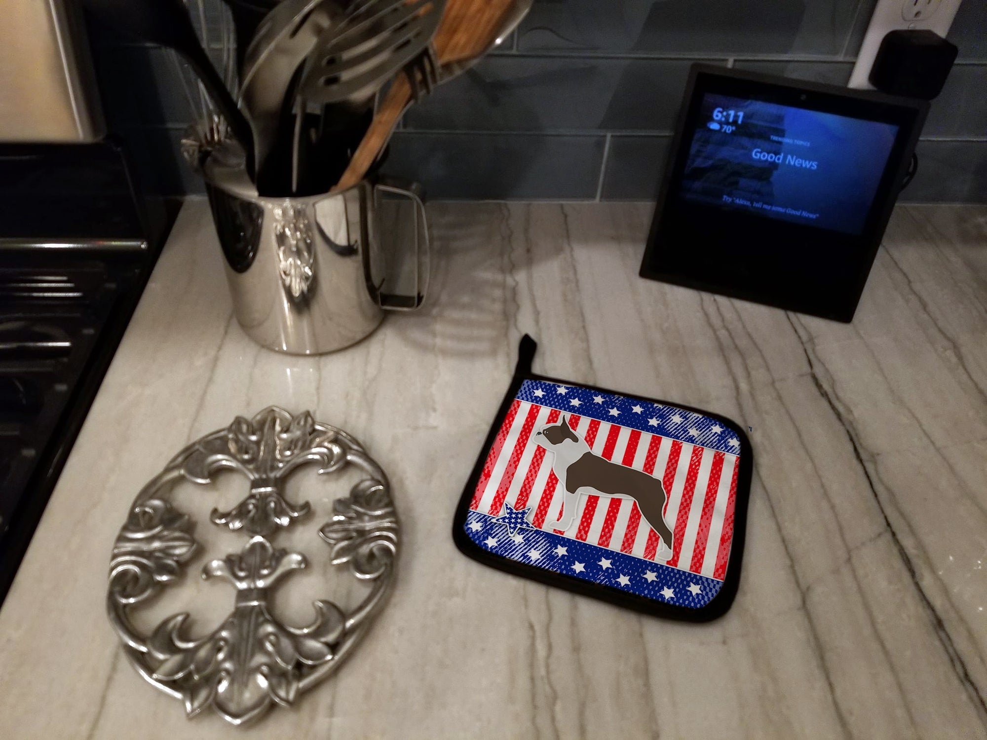 USA Patriotic Boston Terrier Pot Holder Set of 2 Heat Resistant Quilted Hot Pads 7.5 x 7.5 Inch, Insulated Kitchen Trivets for Cooking & Baking