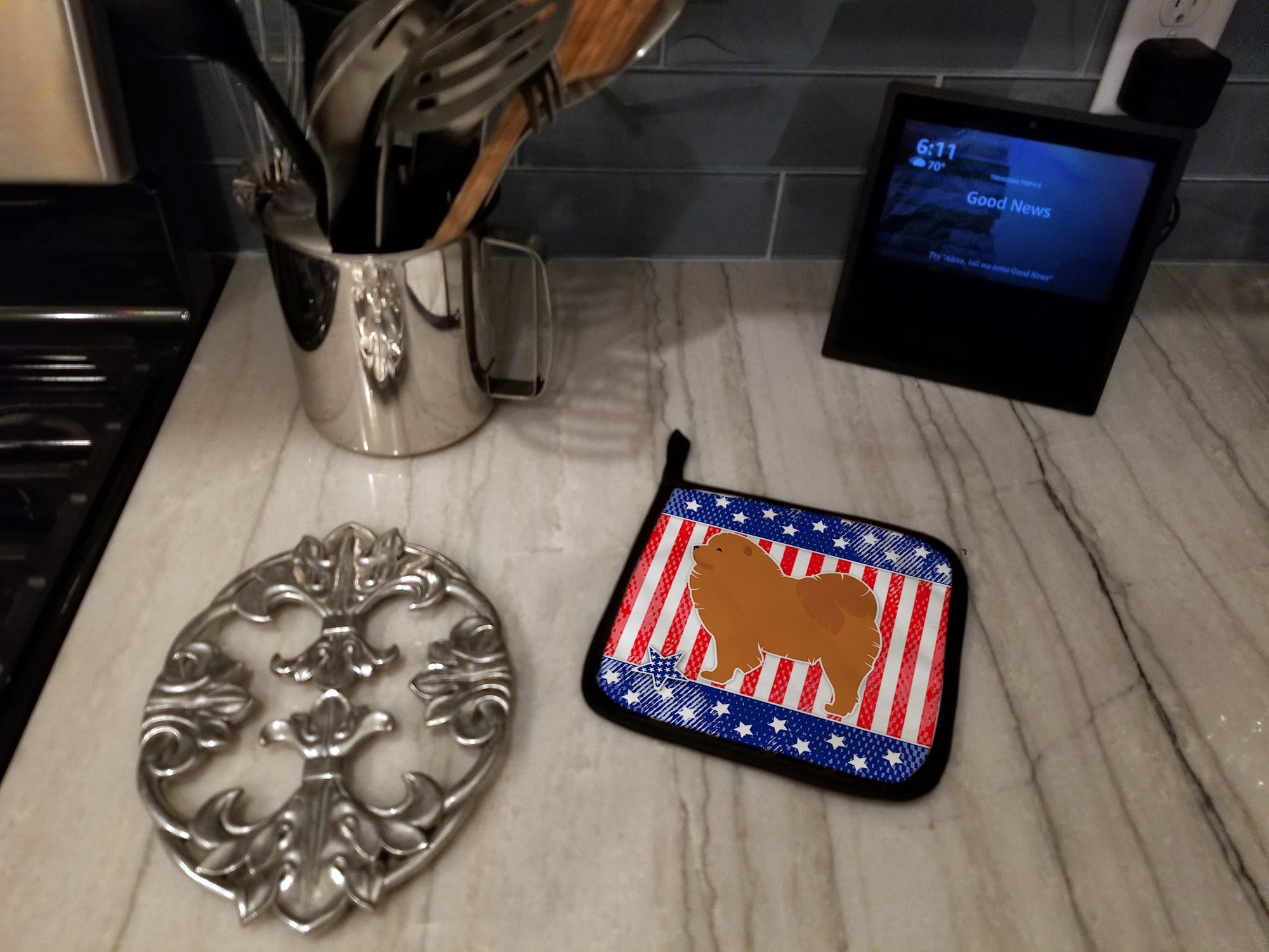 USA Patriotic Chow Chow Pot Holder Set of 2 Heat Resistant Quilted Hot Pads 7.5 x 7.5 Inch, Insulated Kitchen Trivets for Cooking & Baking