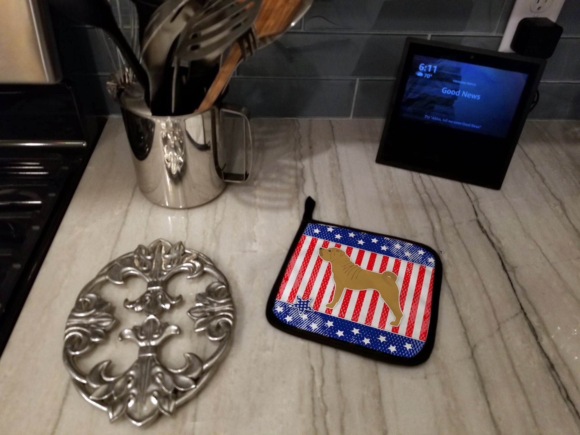 USA Patriotic Shar Pei Pot Holder Set of 2 Heat Resistant Quilted Hot Pads 7.5 x 7.5 Inch, Insulated Kitchen Trivets for Cooking & Baking