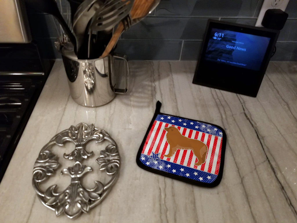USA Patriotic Leonberger Pot Holder Set of 2 Heat Resistant Quilted Hot Pads 7.5 x 7.5 Inch, Insulated Kitchen Trivets for Cooking & Baking