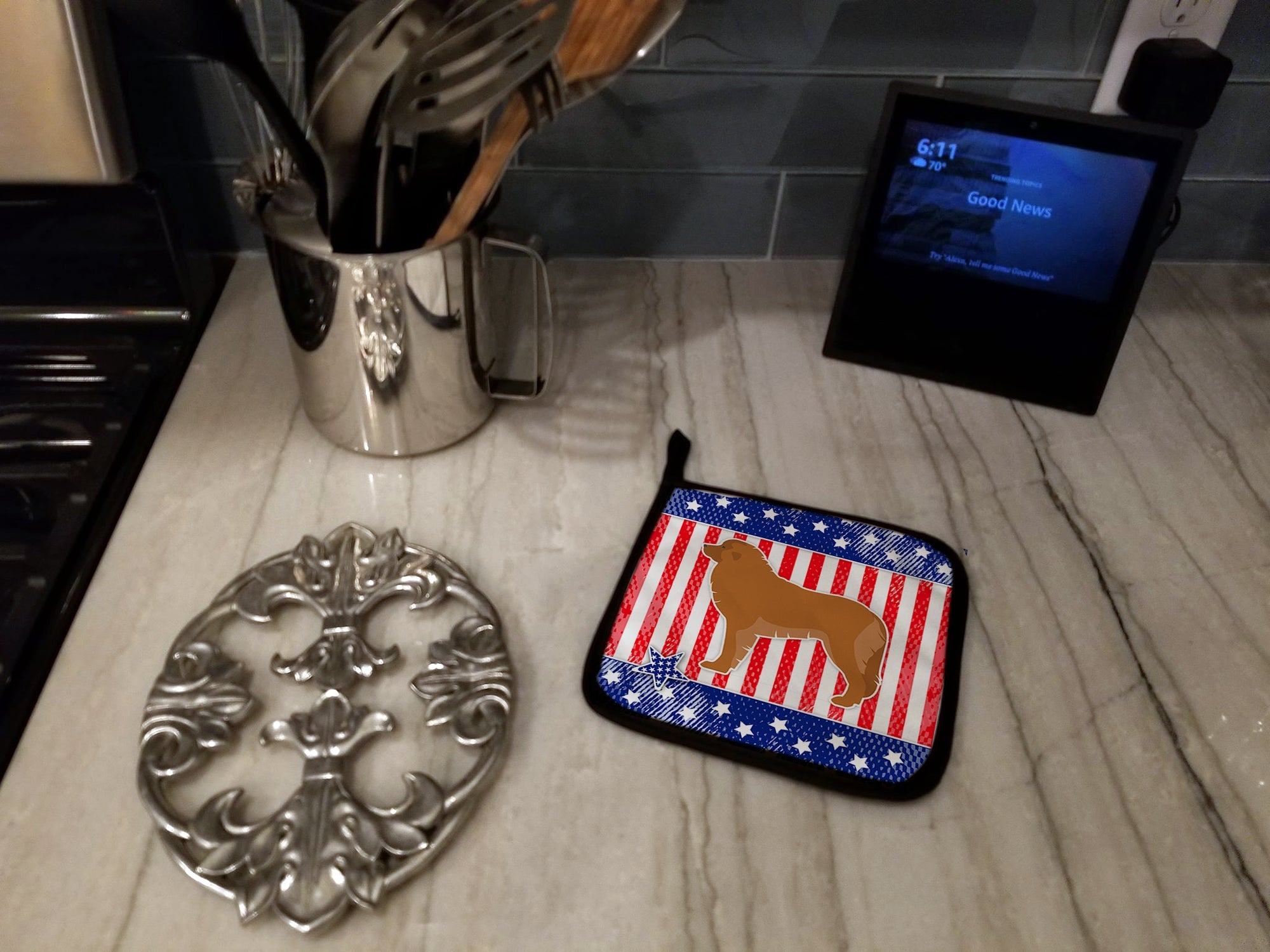 USA Patriotic Leonberger Pot Holder Set of 2 Heat Resistant Quilted Hot Pads 7.5 x 7.5 Inch, Insulated Kitchen Trivets for Cooking & Baking