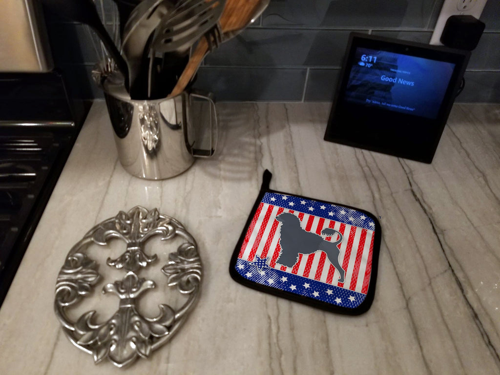 USA Patriotic Portuguese Water Dog Pot Holder Set of 2 Heat Resistant Quilted Hot Pads 7.5 x 7.5 Inch, Insulated Kitchen Trivets for Cooking & Baking