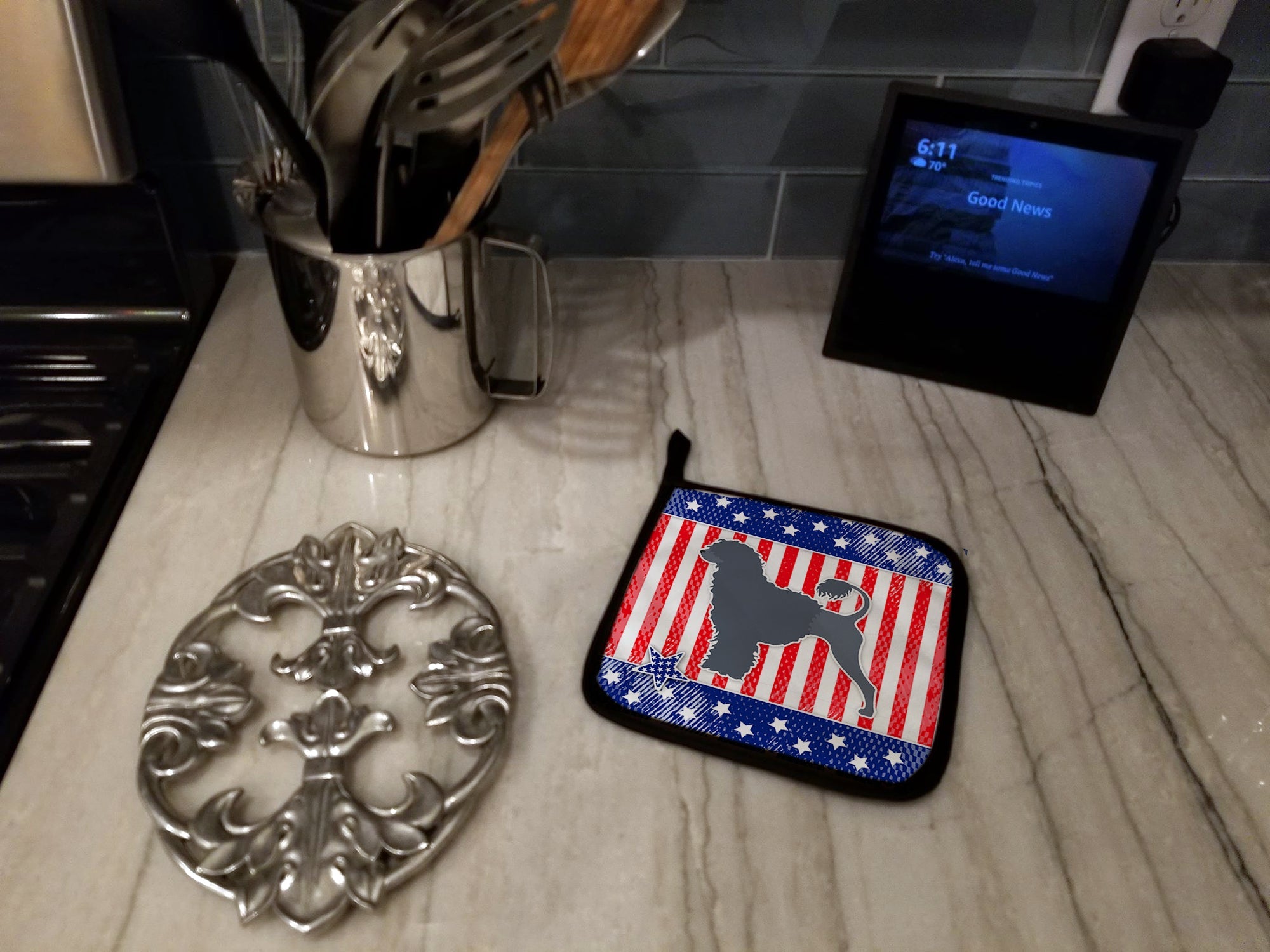 USA Patriotic Portuguese Water Dog Pot Holder Set of 2 Heat Resistant Quilted Hot Pads 7.5 x 7.5 Inch, Insulated Kitchen Trivets for Cooking & Baking