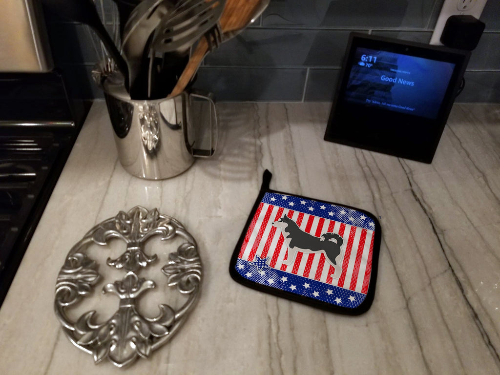 USA Patriotic Siberian Husky Pot Holder Set of 2 Heat Resistant Quilted Hot Pads 7.5 x 7.5 Inch, Insulated Kitchen Trivets for Cooking & Baking