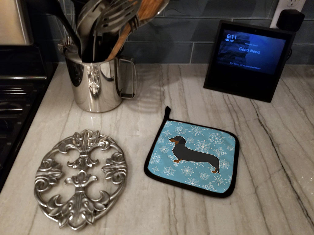 Winter Snowflake Dachshund Pot Holder Set of 2 Heat Resistant Quilted Hot Pads 7.5 x 7.5 Inch, Insulated Kitchen Trivets for Cooking & Baking
