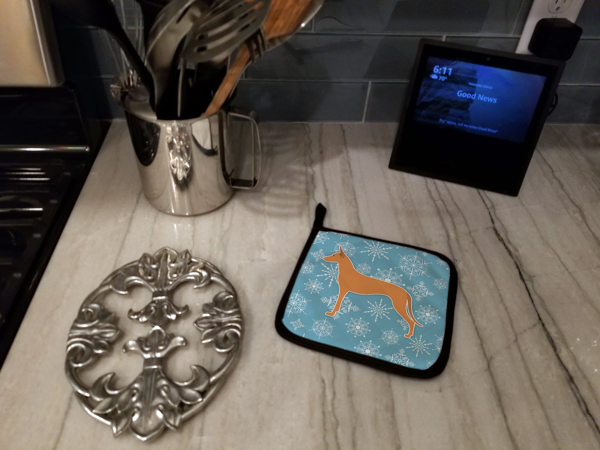 Winter Snowflake Pharaoh Hound Pot Holder Set of 2 Heat Resistant Quilted Hot Pads 7.5 x 7.5 Inch, Insulated Kitchen Trivets for Cooking & Baking
