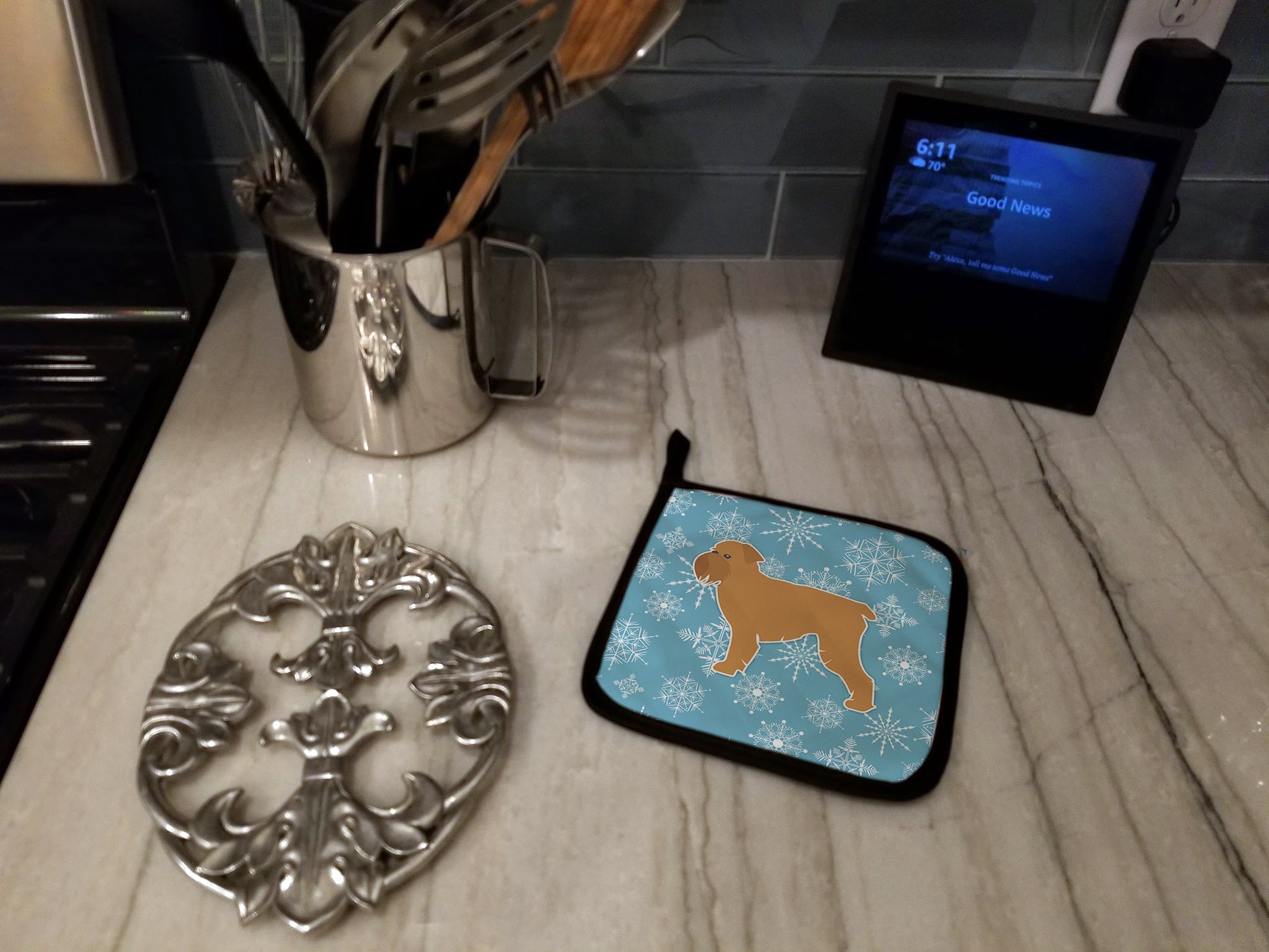 Winter Snowflake Brussels Griffon Pot Holder Set of 2 Heat Resistant Quilted Hot Pads 7.5 x 7.5 Inch, Insulated Kitchen Trivets for Cooking & Baking