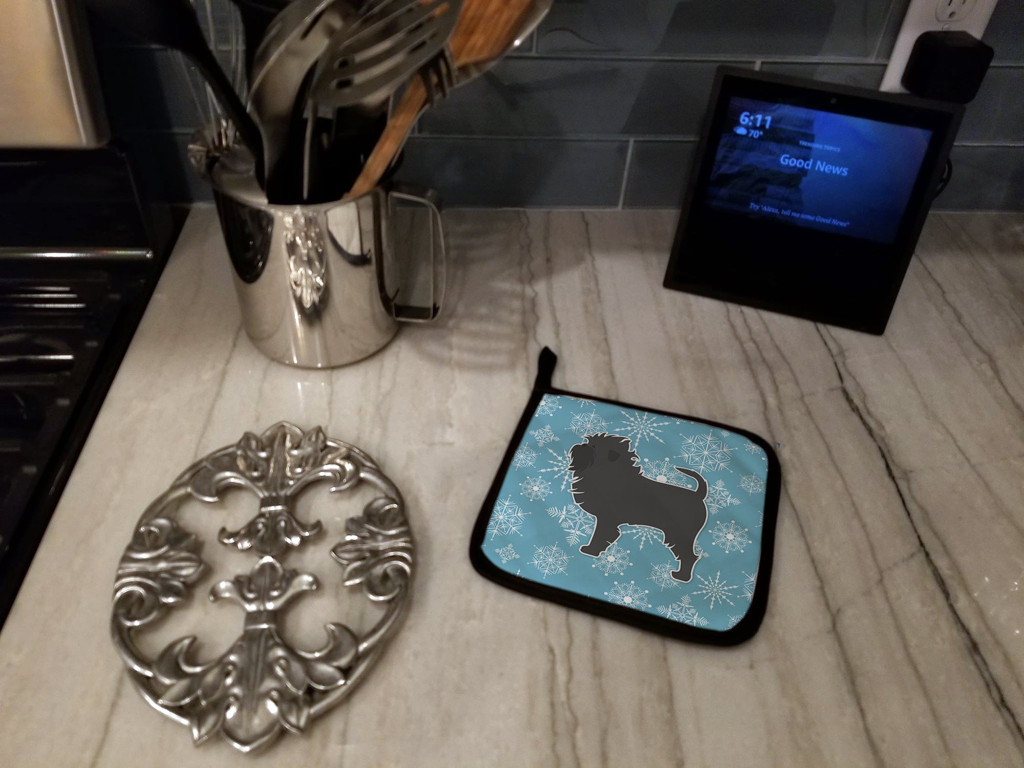 Winter Snowflake Affenpinscher Pot Holder Set of 2 Heat Resistant Quilted Hot Pads 7.5 x 7.5 Inch, Insulated Kitchen Trivets for Cooking & Baking