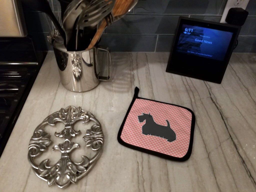 Scottish Terrier Checkerboard Pink Pot Holder Set of 2 Heat Resistant Quilted Hot Pads 7.5 x 7.5 Inch, Insulated Kitchen Trivets for Cooking & Baking