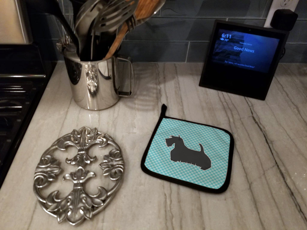 Scottish Terrier Checkerboard Blue Pot Holder Set of 2 Heat Resistant Quilted Hot Pads 7.5 x 7.5 Inch, Insulated Kitchen Trivets for Cooking & Baking