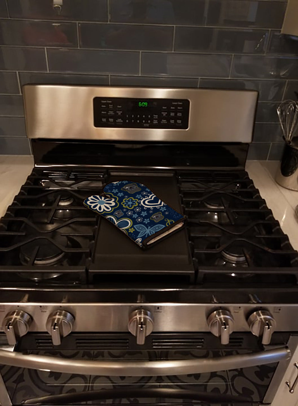 Blue Flowers Black Pug Oven Mitt Heat Resistant Thick Oven Mitt for Hot Pans and Oven, Kitchen Mitt Protect Hands, Cooking Baking Glove