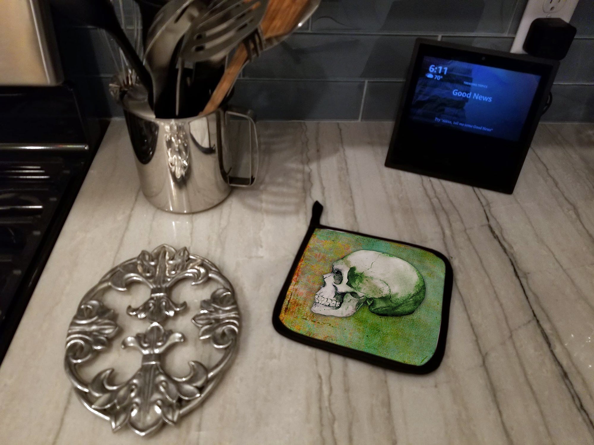 Day of the Dead Green Skull Pot Holder Set of 2 Heat Resistant Quilted Hot Pads 7.5 x 7.5 Inch, Insulated Kitchen Trivets for Cooking & Baking