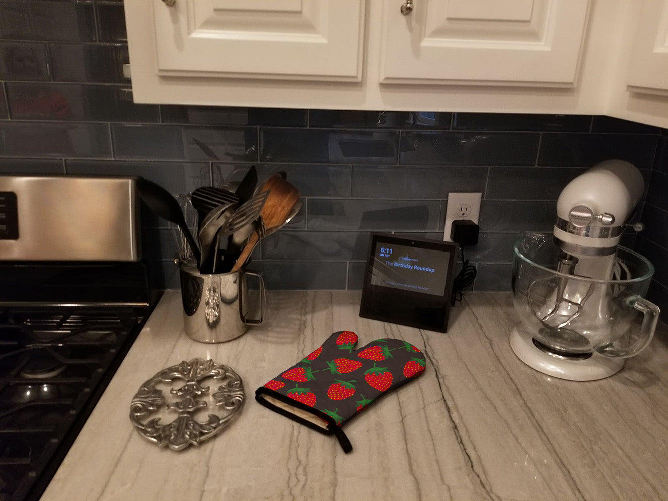 Strawberries on Gray Oven Mitt Heat Resistant Thick Oven Mitt for Hot Pans and Oven, Kitchen Mitt Protect Hands, Cooking Baking Glove
