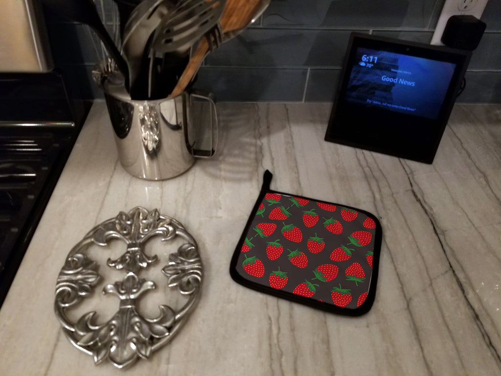 Strawberries on Gray Pot Holder Set of 2 Heat Resistant Quilted Hot Pads 7.5 x 7.5 Inch, Insulated Kitchen Trivets for Cooking & Baking