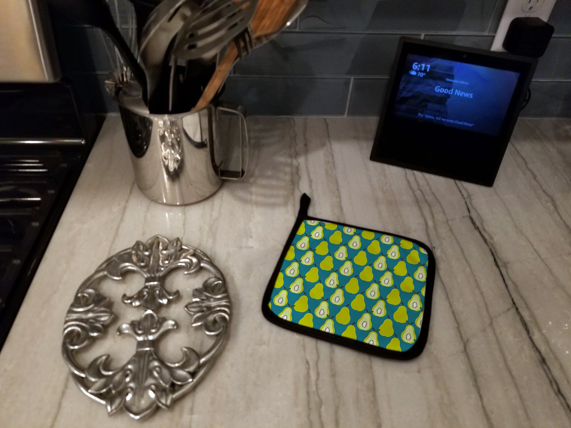Pears on Green Pot Holder Set of 2 Heat Resistant Quilted Hot Pads 7.5 x 7.5 Inch, Insulated Kitchen Trivets for Cooking & Baking
