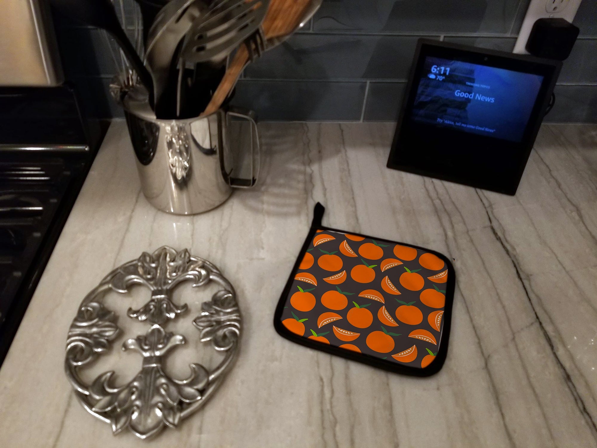Oranges on Gray Pot Holder Set of 2 Heat Resistant Quilted Hot Pads 7.5 x 7.5 Inch, Insulated Kitchen Trivets for Cooking & Baking