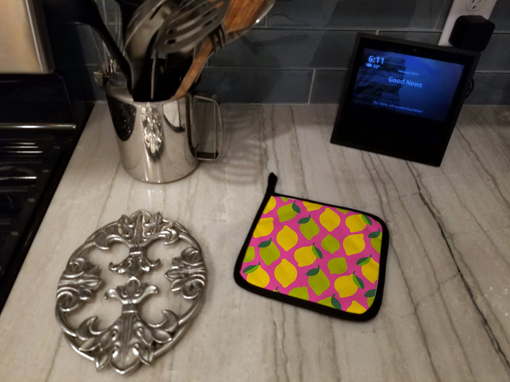 Lemons and Limes on Pink Pot Holder Set of 2 Heat Resistant Quilted Hot Pads 7.5 x 7.5 Inch, Insulated Kitchen Trivets for Cooking & Baking