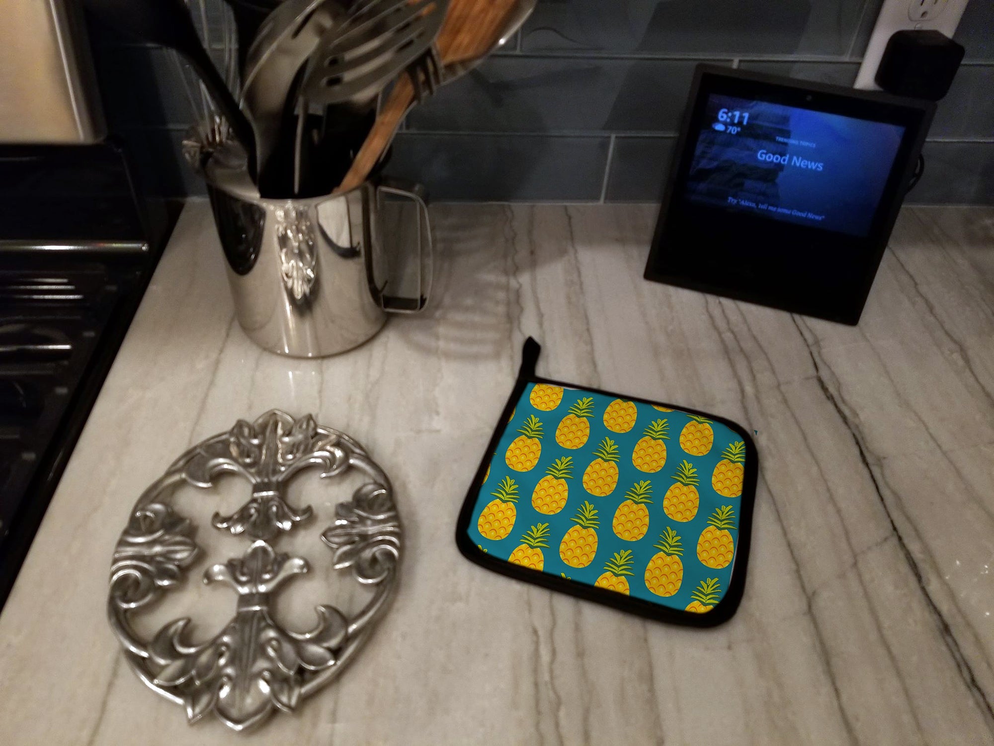 Pineapples on Teal Pot Holder Set of 2 Heat Resistant Quilted Hot Pads 7.5 x 7.5 Inch, Insulated Kitchen Trivets for Cooking & Baking