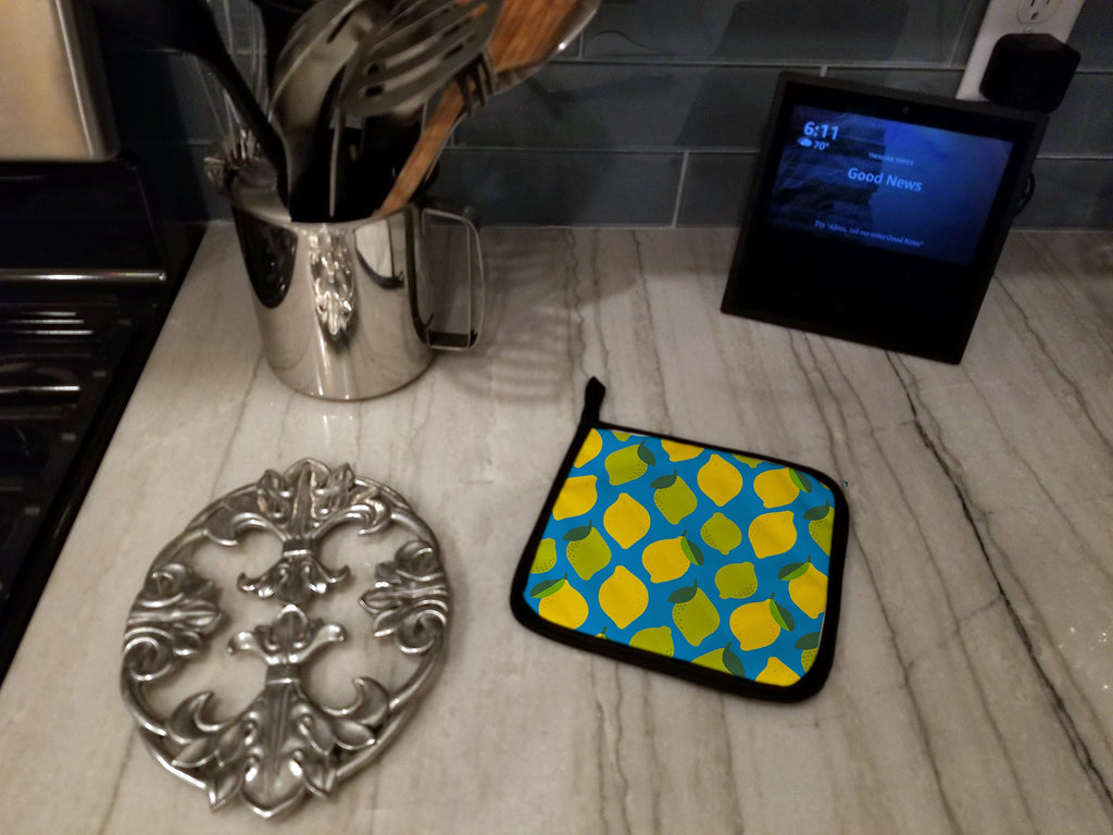 Lemons and Limes Pot Holder Set of 2 Heat Resistant Quilted Hot Pads 7.5 x 7.5 Inch, Insulated Kitchen Trivets for Cooking & Baking
