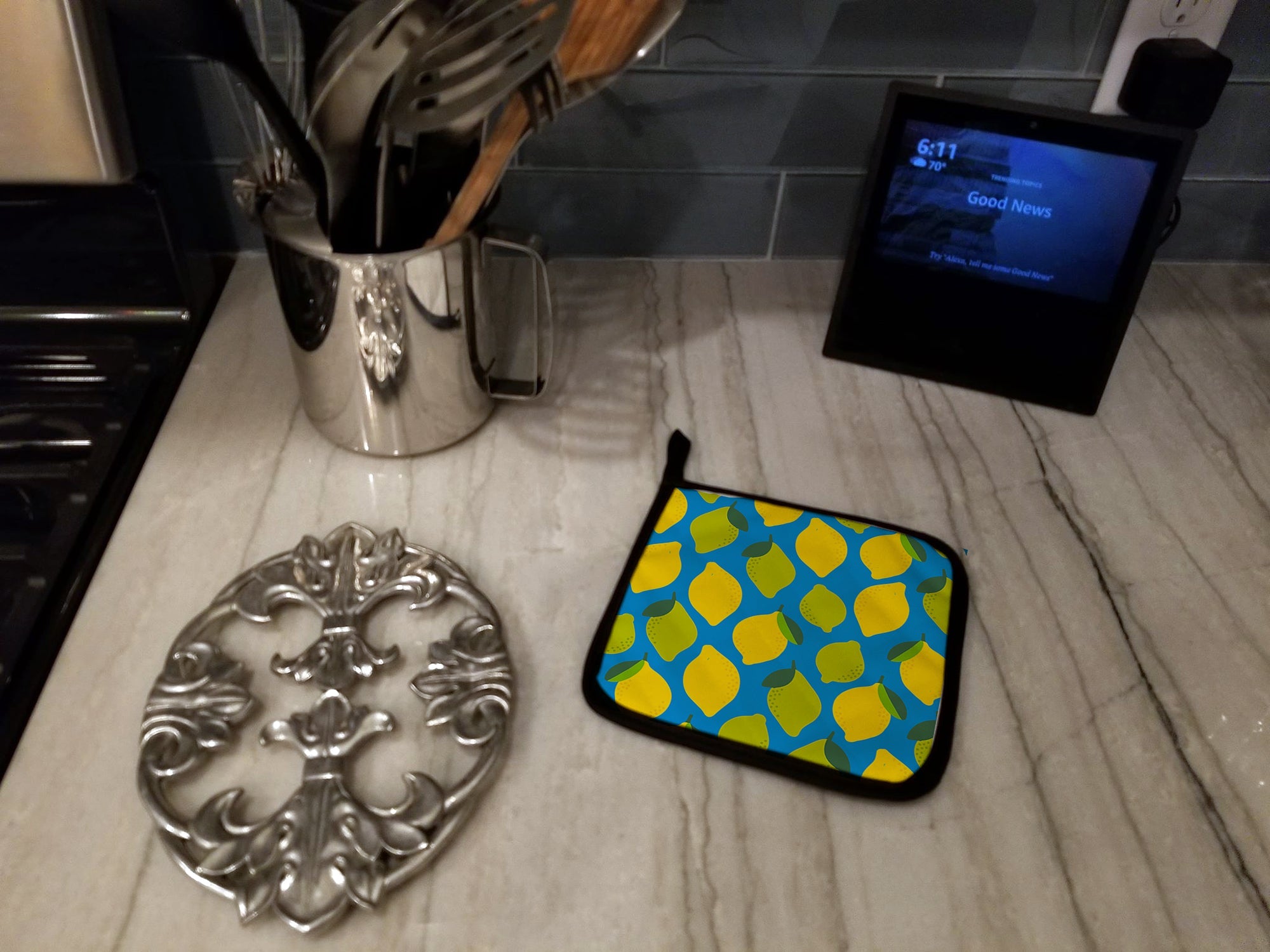 Lemons and Limes Pot Holder Set of 2 Heat Resistant Quilted Hot Pads 7.5 x 7.5 Inch, Insulated Kitchen Trivets for Cooking & Baking