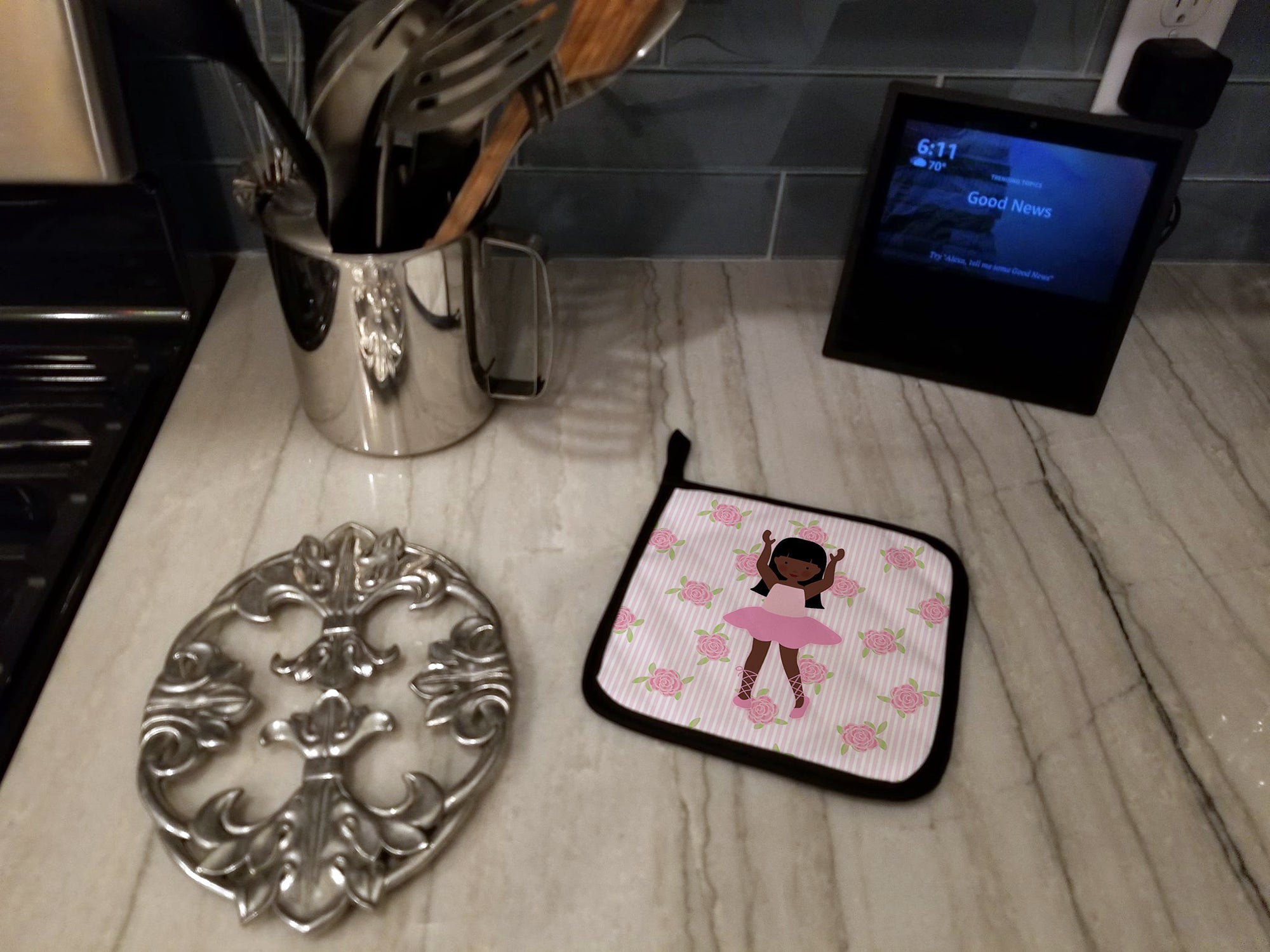 Ballerina African American Long Hair Pot Holder Set of 2 Heat Resistant Quilted Hot Pads 7.5 x 7.5 Inch, Insulated Kitchen Trivets for Cooking & Baking