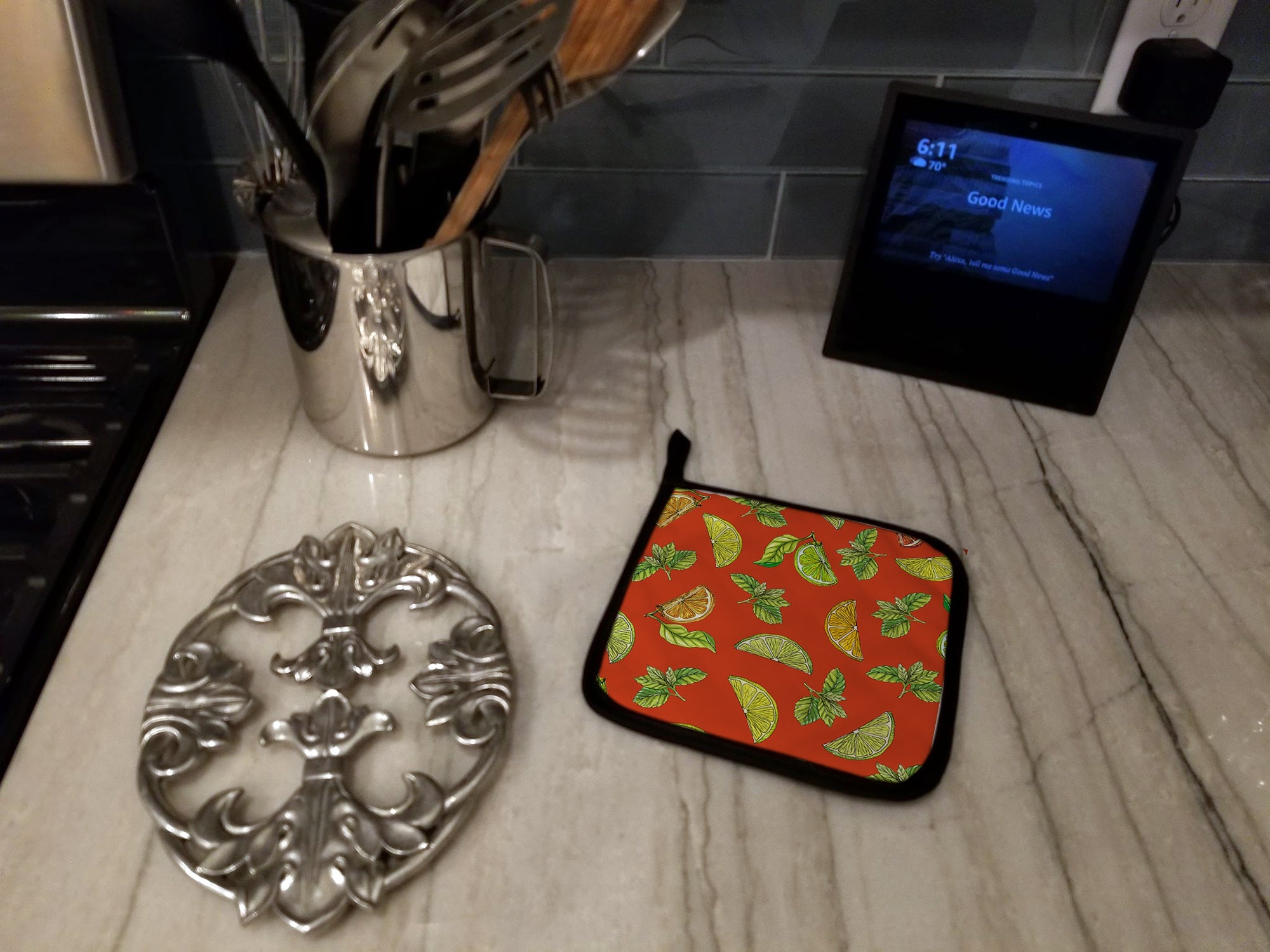 Lemons, Limes and Oranges Pot Holder Set of 2 Heat Resistant Quilted Hot Pads 7.5 x 7.5 Inch, Insulated Kitchen Trivets for Cooking & Baking