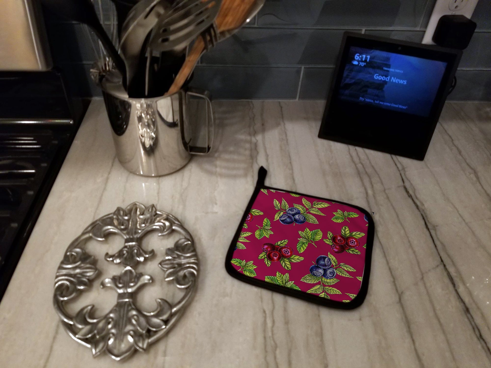 Berries Pot Holder Set of 2 Heat Resistant Quilted Hot Pads 7.5 x 7.5 Inch, Insulated Kitchen Trivets for Cooking & Baking