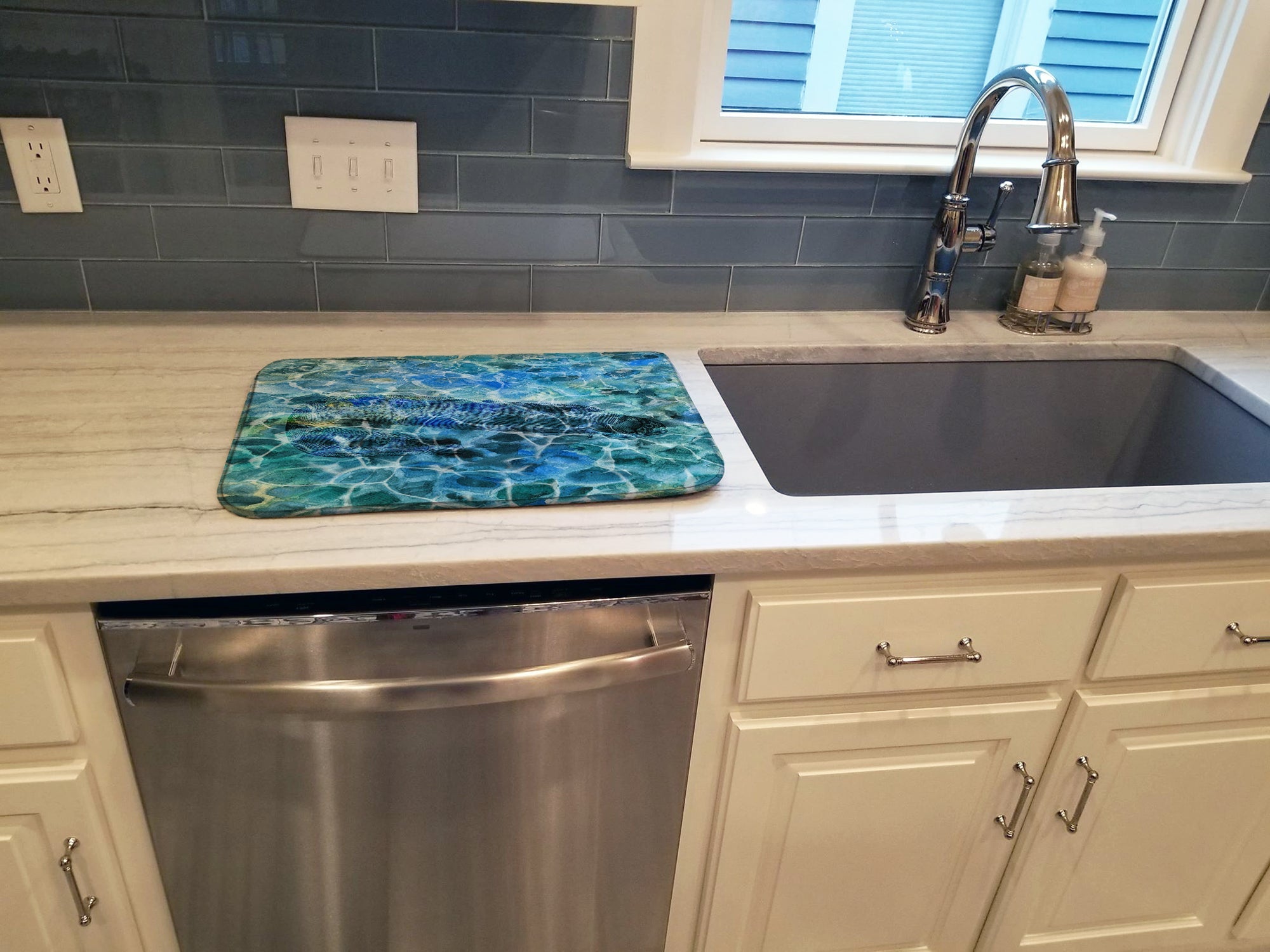 Eel Under water Dish Drying Mat Absorbent Dish Drying Mat Pad for Kitchen Counter Dish Drainer Mat for Countertop, 14 x 21", Multicolor