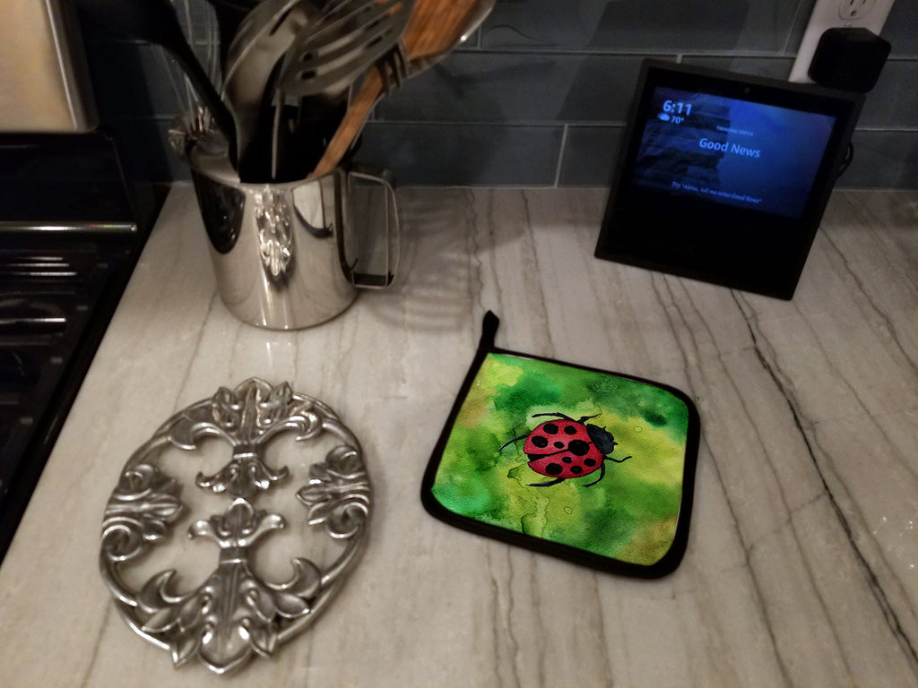 Irish Lady Bug Pot Holder Set of 2 Heat Resistant Quilted Hot Pads 7.5 x 7.5 Inch, Insulated Kitchen Trivets for Cooking & Baking