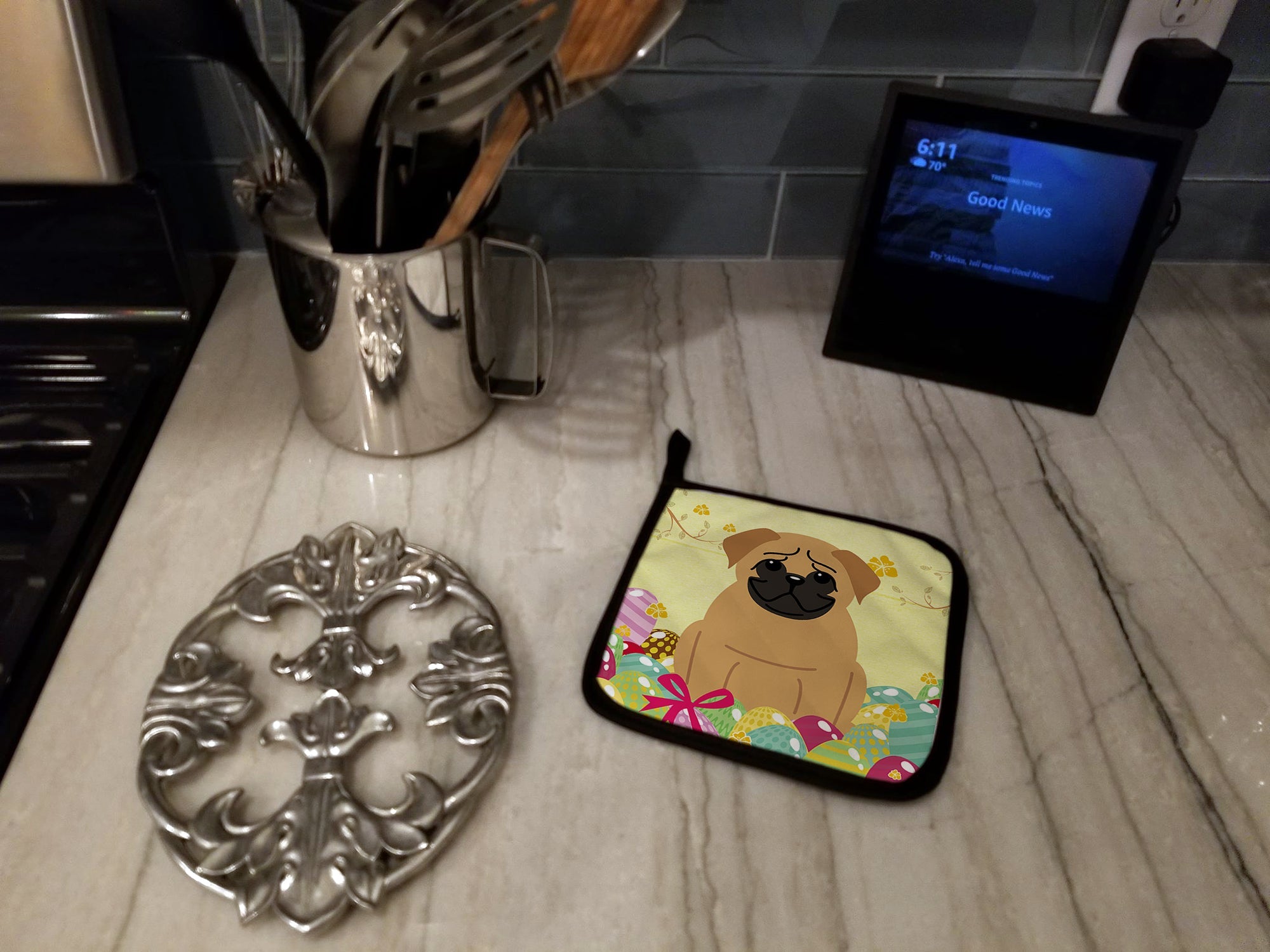 Easter Eggs Pug Brown Pot Holder Set of 2 Heat Resistant Quilted Hot Pads 7.5 x 7.5 Inch, Insulated Kitchen Trivets for Cooking & Baking