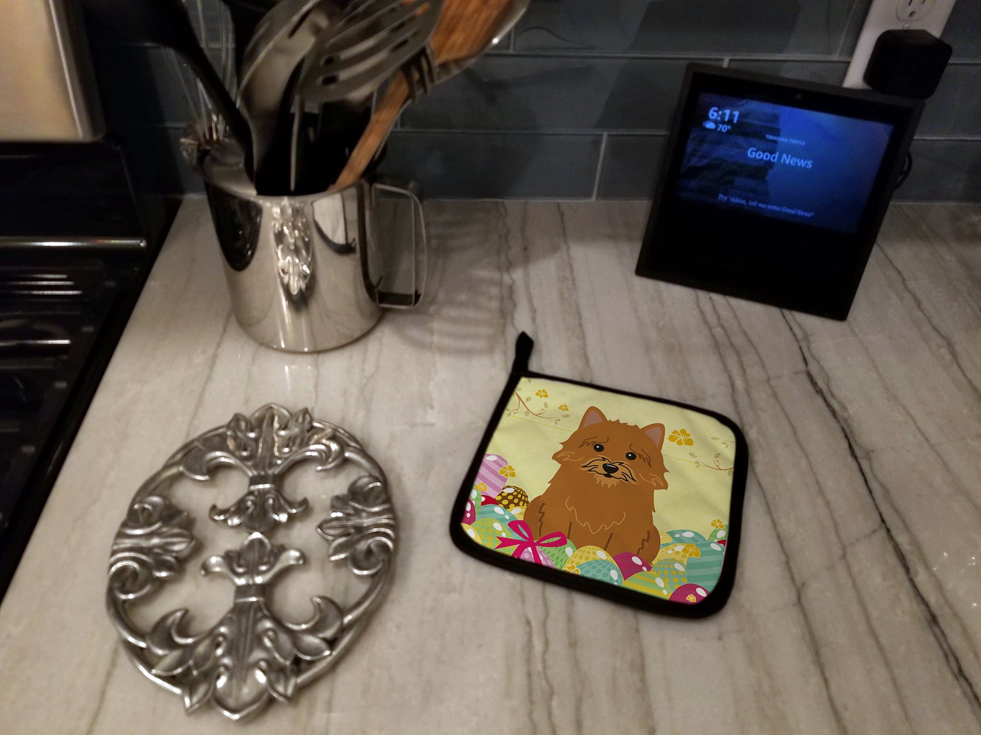 Easter Eggs Norwich Terrier Pot Holder Set of 2 Heat Resistant Quilted Hot Pads 7.5 x 7.5 Inch, Insulated Kitchen Trivets for Cooking & Baking